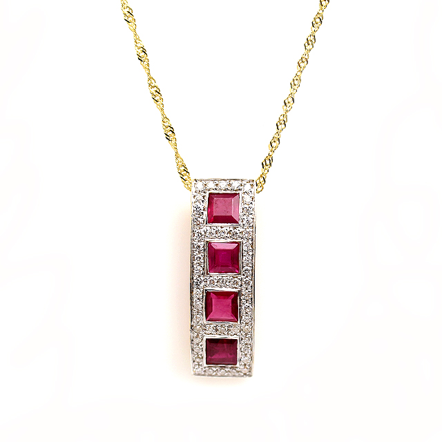 ルビーネックレス